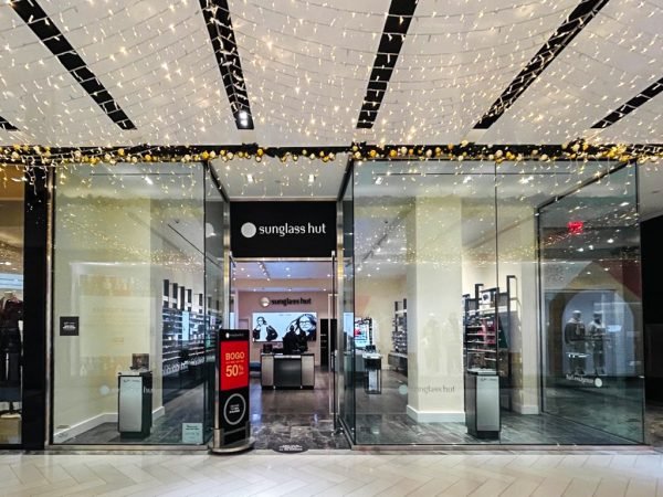 Sunglass Hut Storefront 2